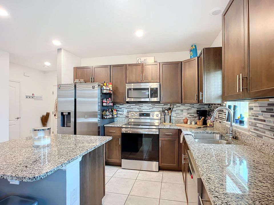 For Sale: $450,000 (4 beds, 2 baths, 1560 Square Feet)