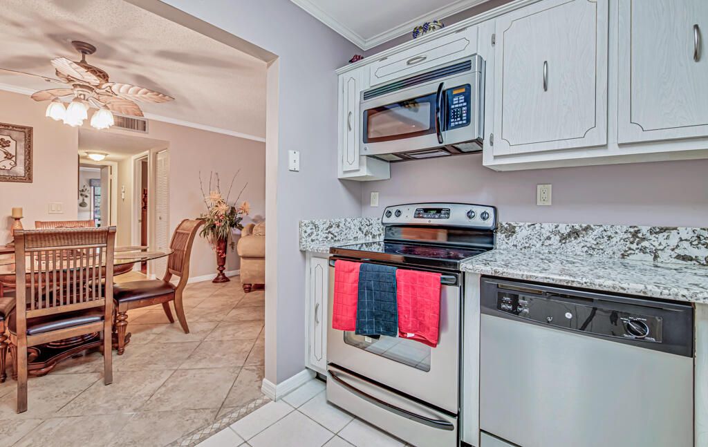 For Sale: $268,000 (2 beds, 2 baths, 1270 Square Feet)