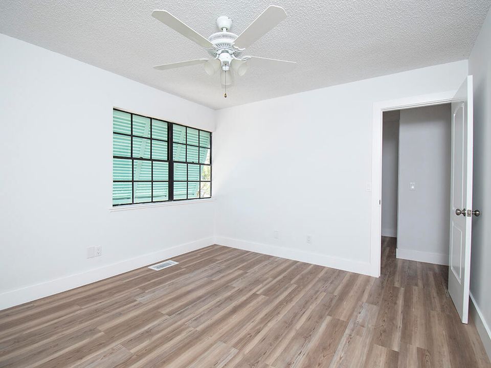 For Sale: $279,000 (2 beds, 1 baths, 1278 Square Feet)