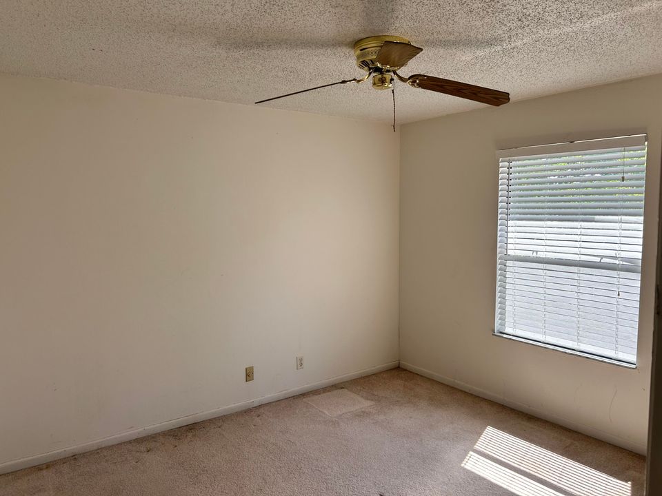 Active With Contract: $189,900 (2 beds, 2 baths, 864 Square Feet)
