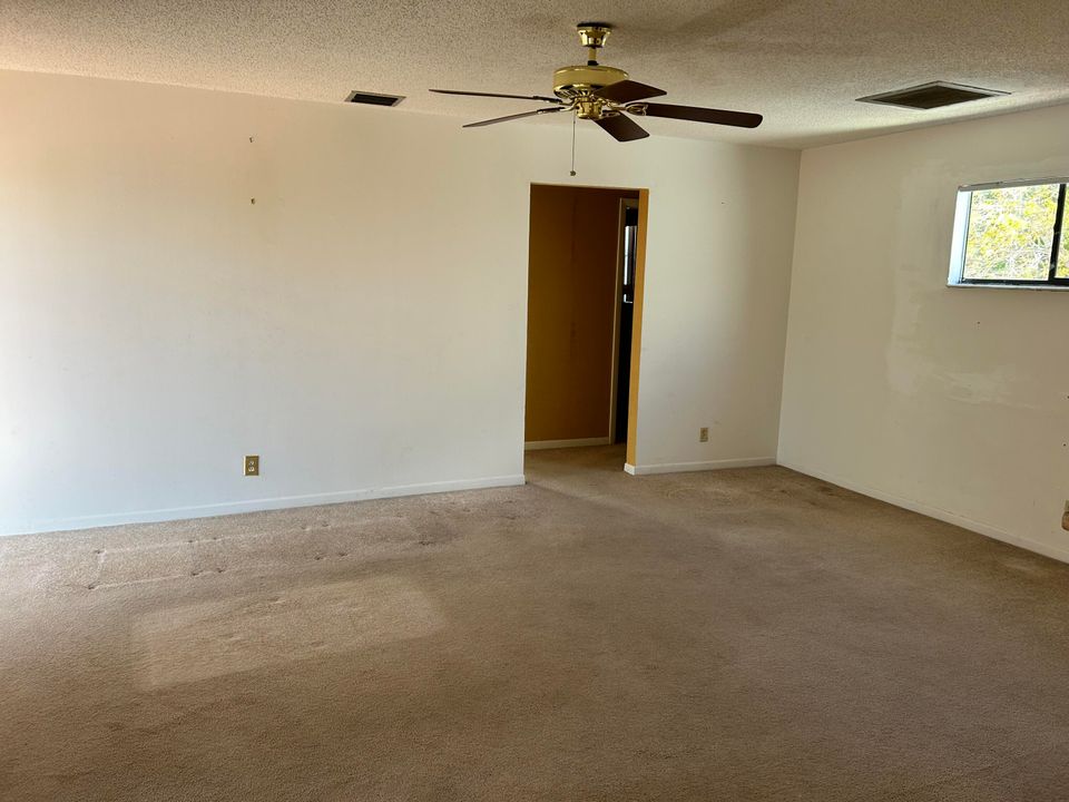 Active With Contract: $189,900 (2 beds, 2 baths, 864 Square Feet)