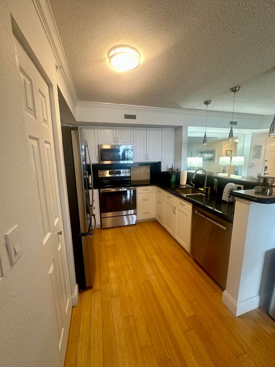 For Rent: $2,500 (2 beds, 2 baths, 1071 Square Feet)