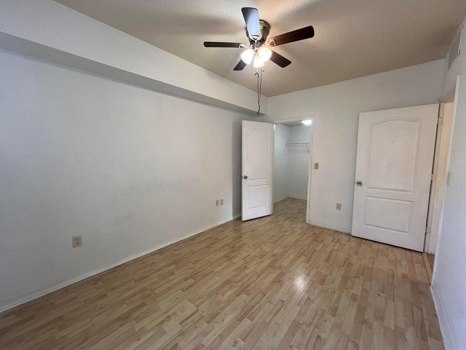 Active With Contract: $1,800 (2 beds, 2 baths, 1141 Square Feet)