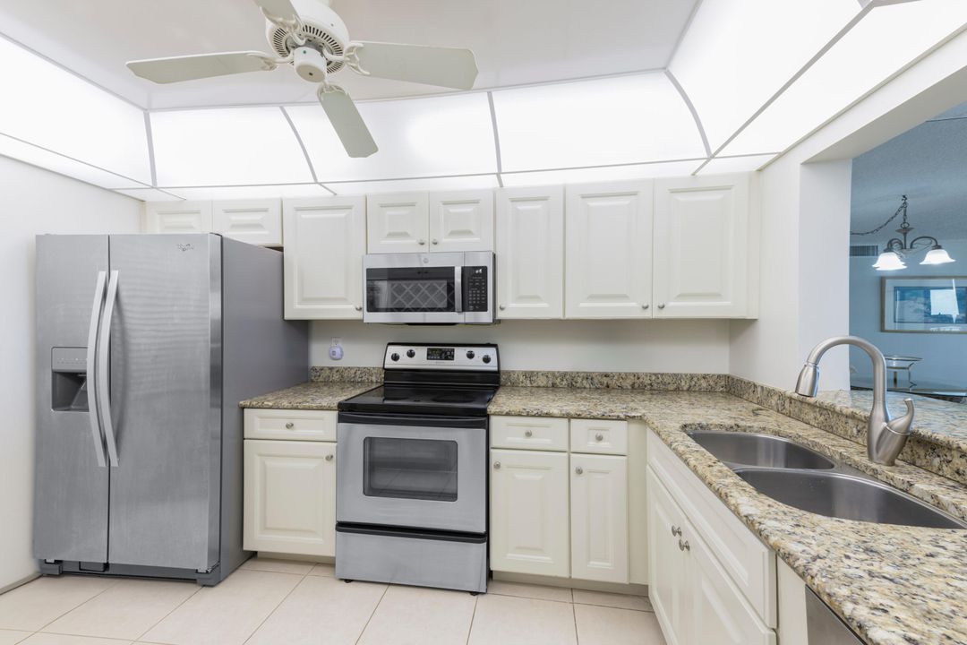 For Sale: $395,000 (2 beds, 2 baths, 1053 Square Feet)