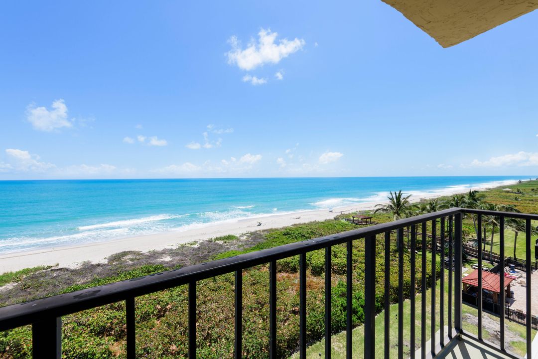 For Sale: $399,900 (2 beds, 2 baths, 1053 Square Feet)