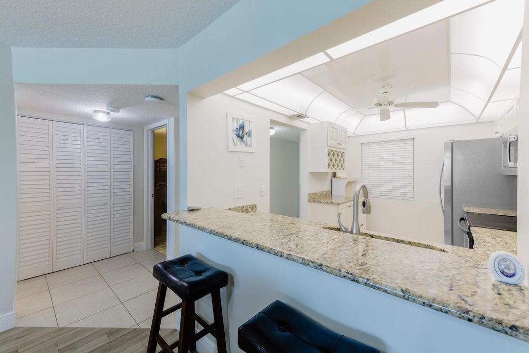 For Sale: $395,000 (2 beds, 2 baths, 1053 Square Feet)