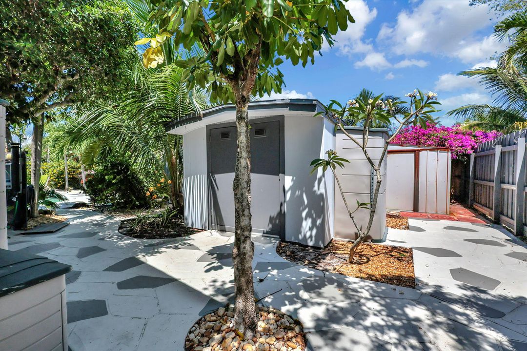 Active With Contract: $925,000 (3 beds, 2 baths, 1706 Square Feet)