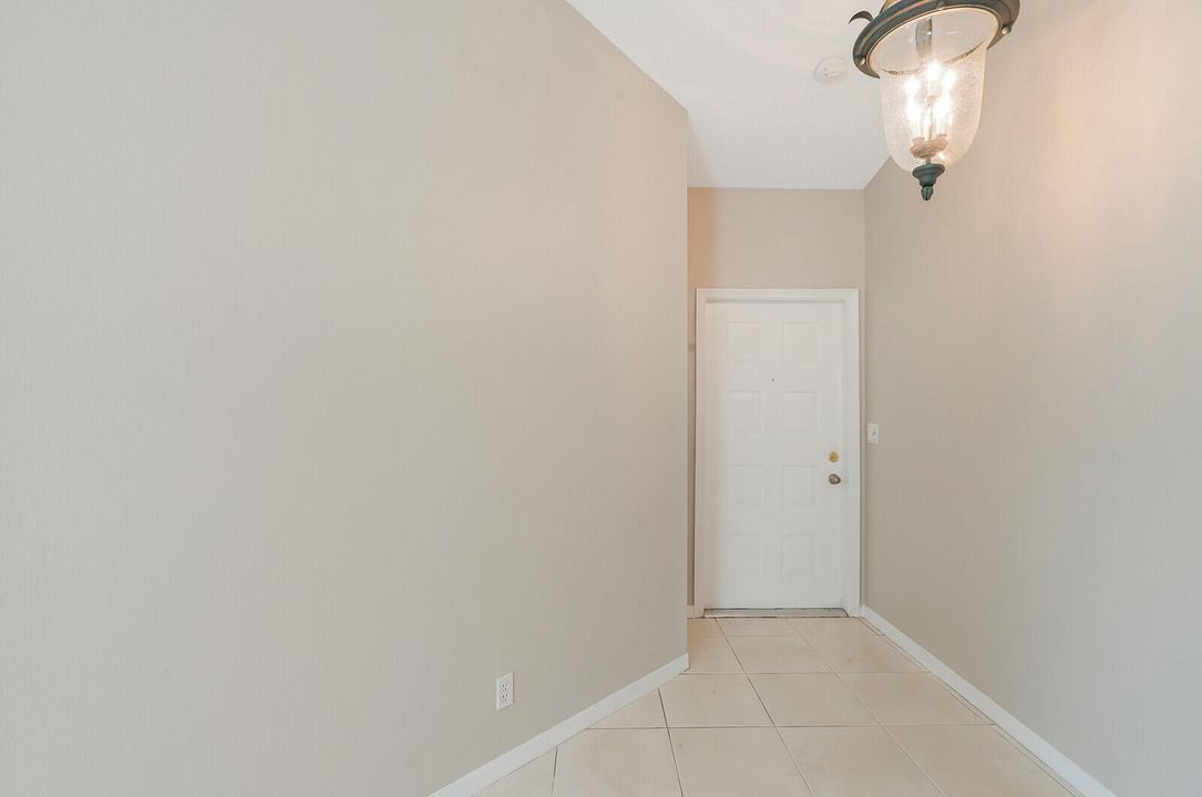 For Sale: $449,900 (3 beds, 2 baths, 1373 Square Feet)