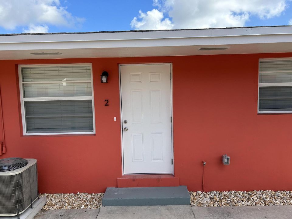 For Rent: $2,150 (2 beds, 1 baths, 800 Square Feet)