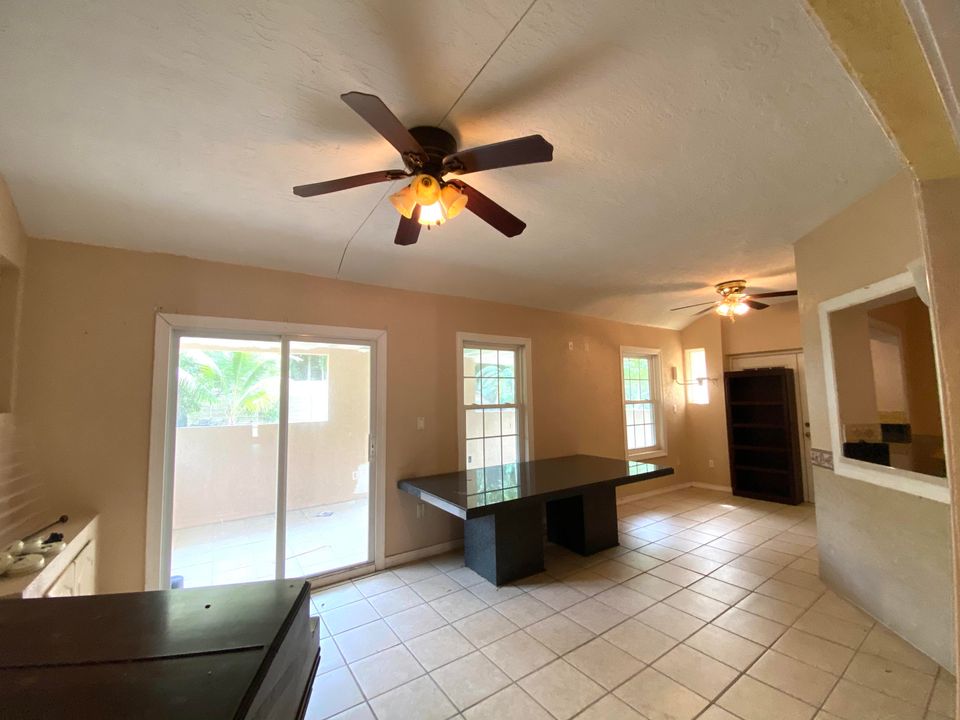 For Rent: $5,500 (5 beds, 3 baths, 2632 Square Feet)