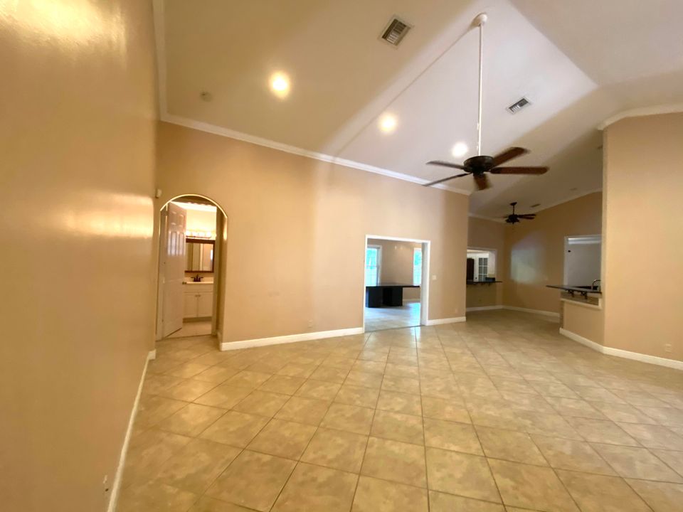 For Rent: $5,500 (5 beds, 3 baths, 2632 Square Feet)