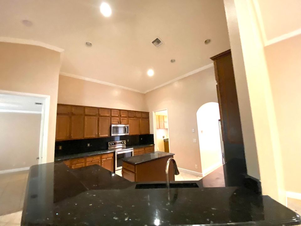 For Rent: $5,500 (5 beds, 3 baths, 2632 Square Feet)