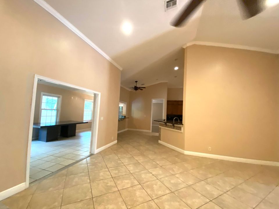 For Rent: $5,500 (5 beds, 3 baths, 2632 Square Feet)