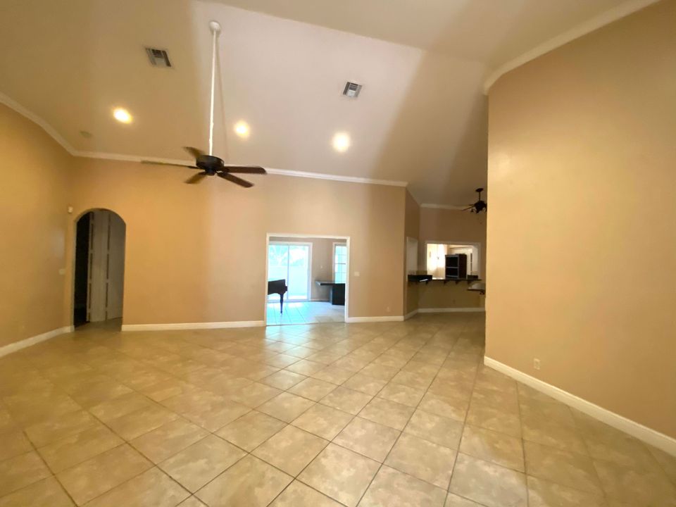 For Rent: $5,500 (5 beds, 3 baths, 2632 Square Feet)