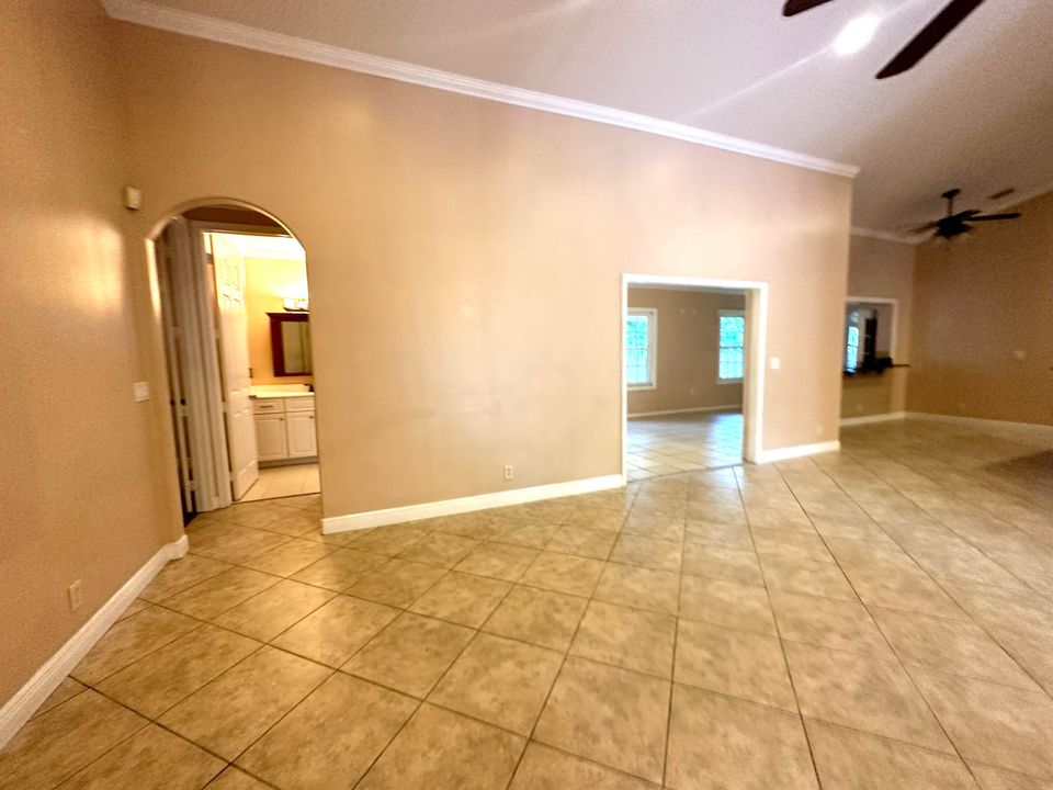 For Rent: $5,500 (5 beds, 3 baths, 2632 Square Feet)