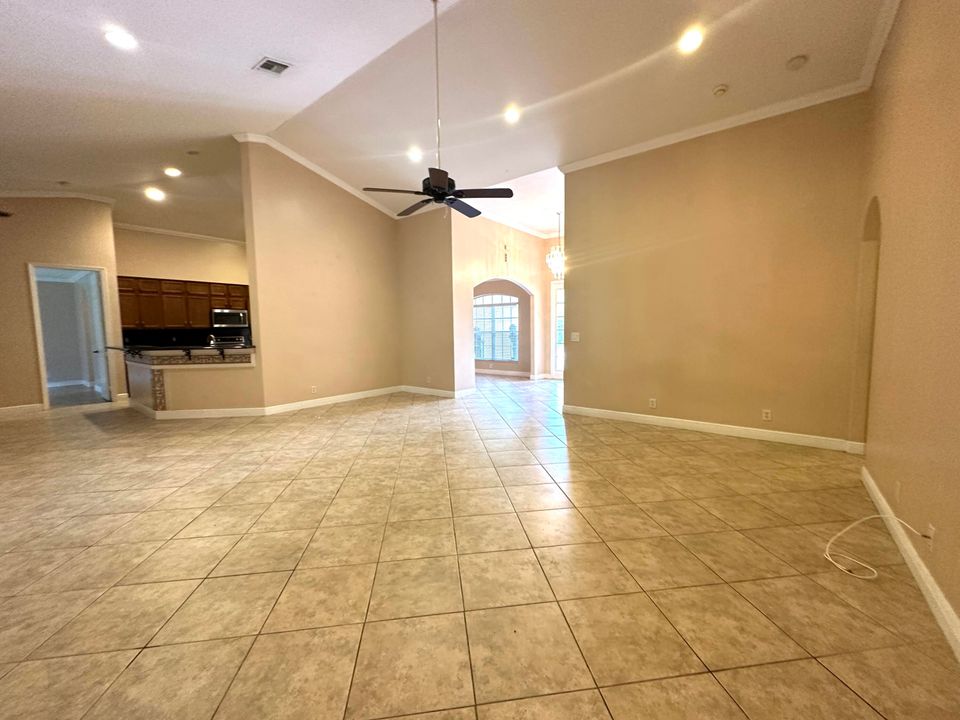 For Rent: $5,500 (5 beds, 3 baths, 2632 Square Feet)