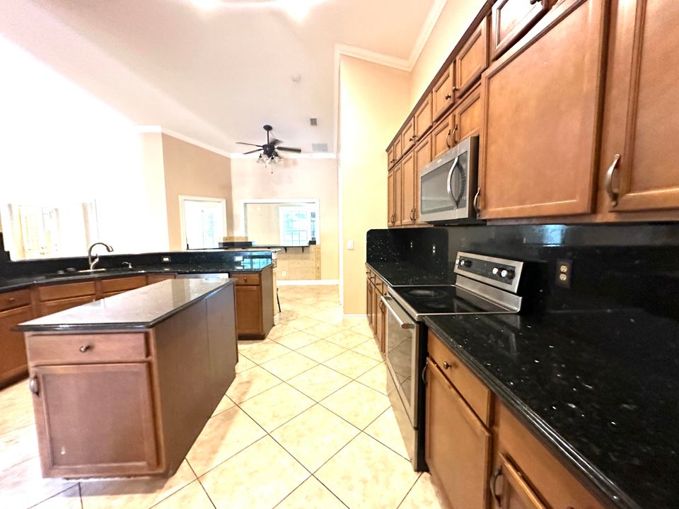 For Rent: $5,500 (5 beds, 3 baths, 2632 Square Feet)
