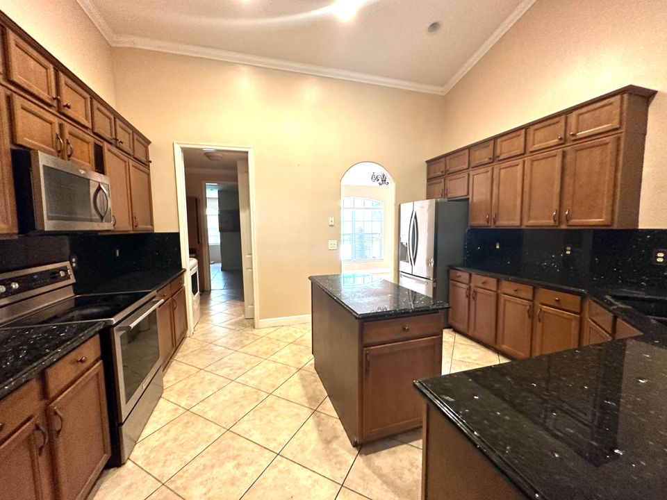 For Rent: $5,500 (5 beds, 3 baths, 2632 Square Feet)