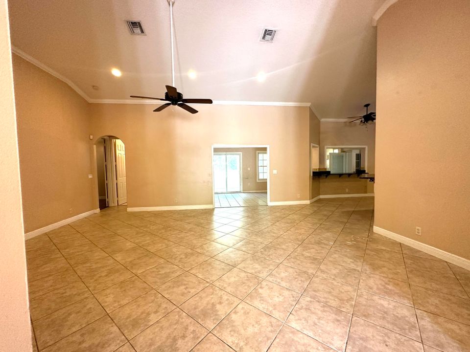 For Rent: $5,500 (5 beds, 3 baths, 2632 Square Feet)