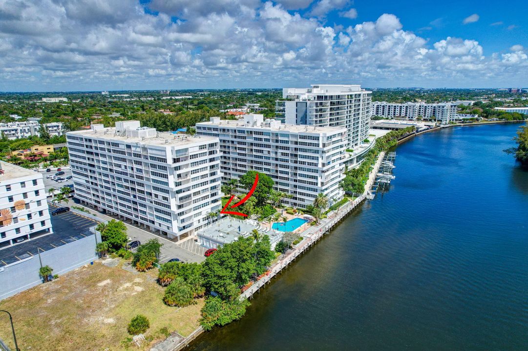 Active With Contract: $350,000 (2 beds, 2 baths, 1920 Square Feet)