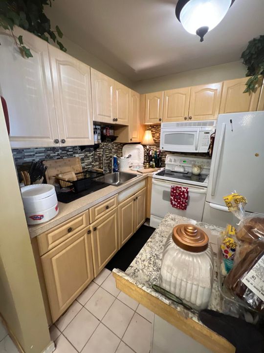 For Sale: $74,900 (1 beds, 1 baths, 570 Square Feet)