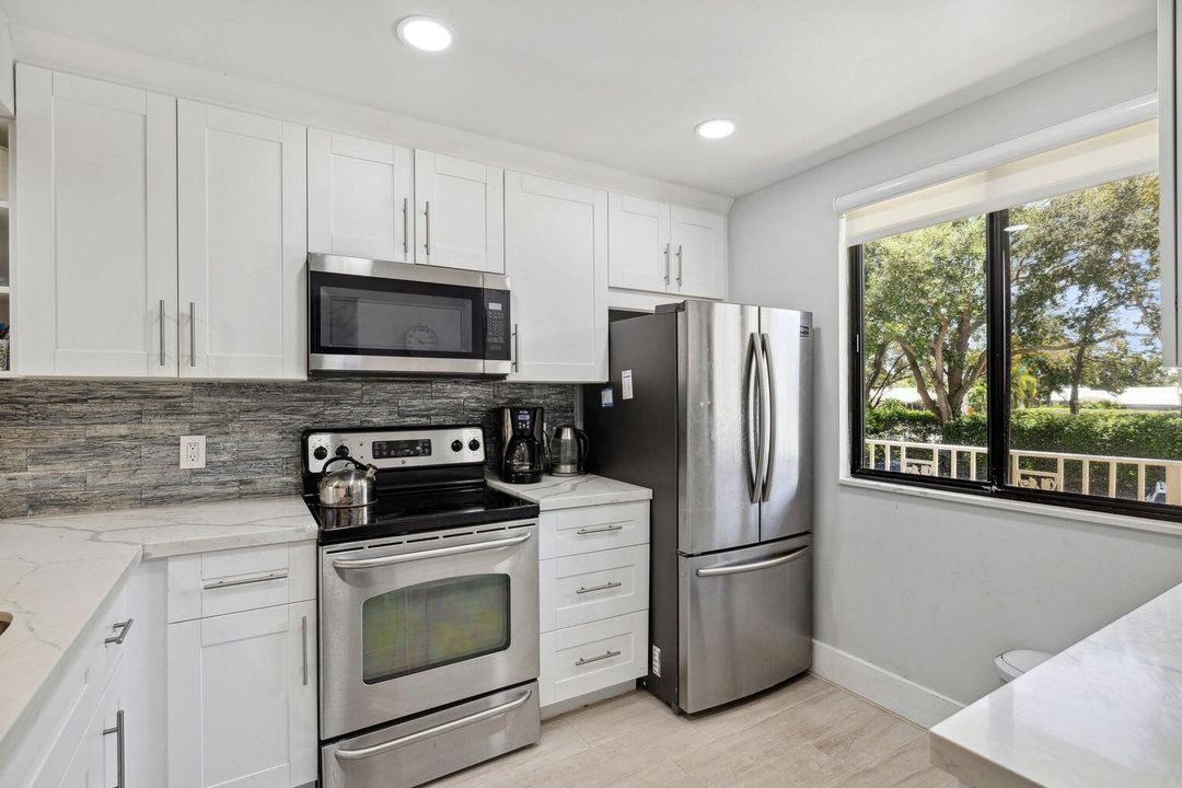 For Sale: $399,000 (2 beds, 2 baths, 1385 Square Feet)