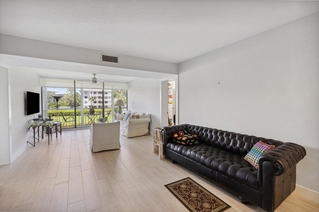 For Sale: $399,000 (2 beds, 2 baths, 1385 Square Feet)