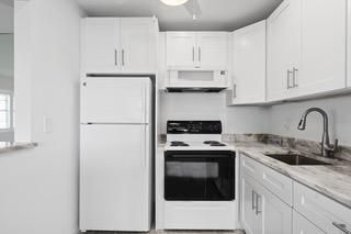 For Sale: $179,500 (1 beds, 1 baths, 705 Square Feet)
