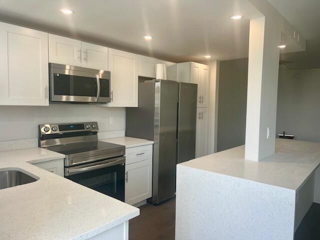 Active With Contract: $1,950 (1 beds, 1 baths, 720 Square Feet)
