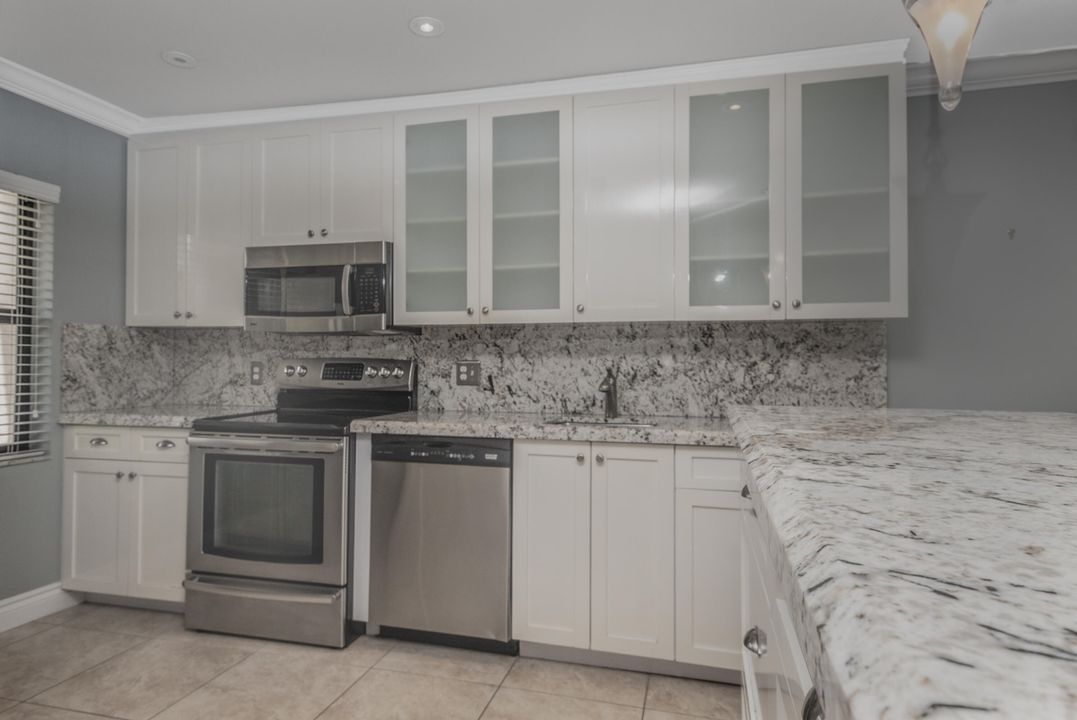 For Sale: $309,000 (2 beds, 2 baths, 1216 Square Feet)