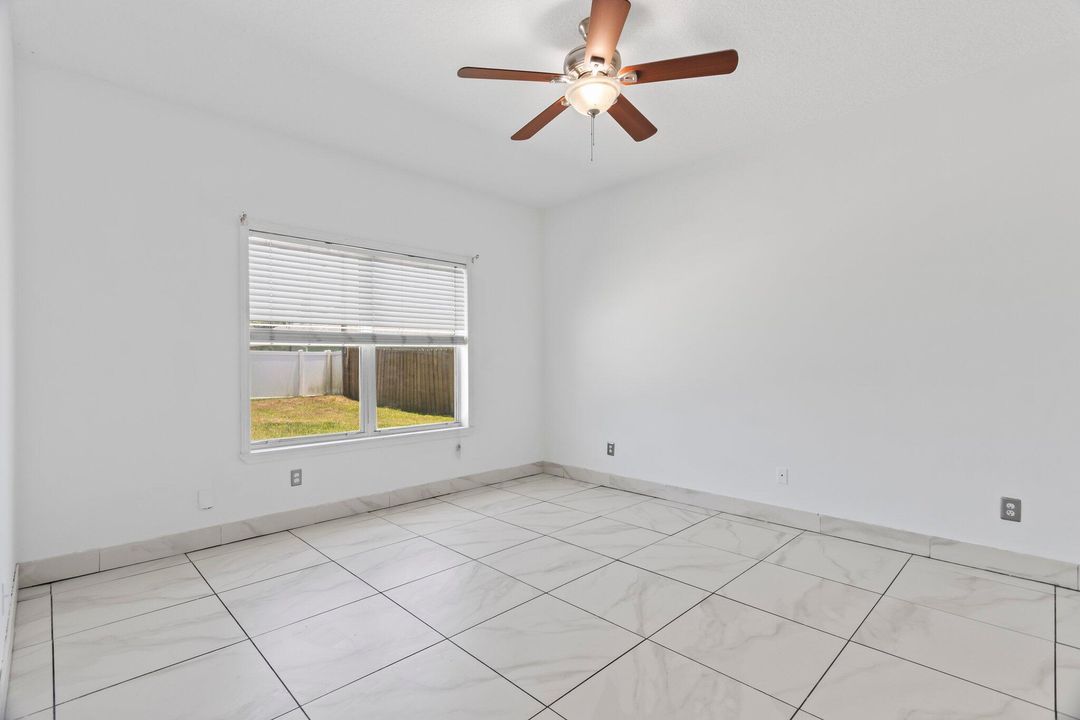 Active With Contract: $370,000 (3 beds, 2 baths, 1659 Square Feet)