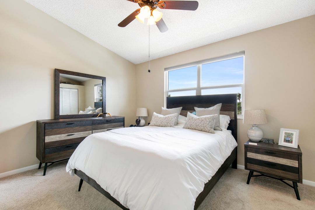 Active With Contract: $2,700 (2 beds, 2 baths, 1008 Square Feet)