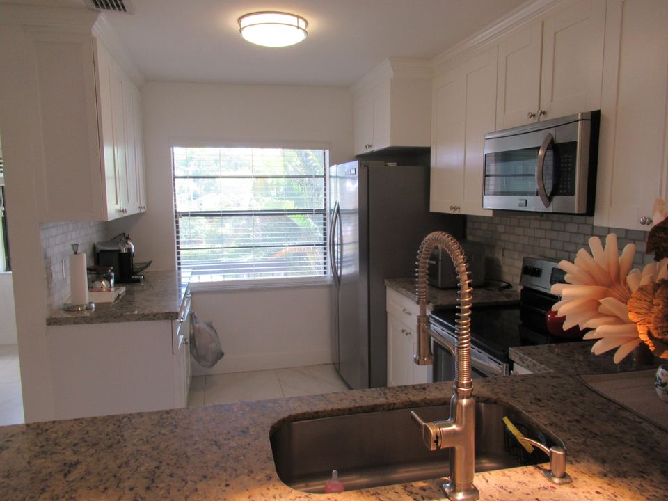 For Rent: $2,500 (2 beds, 2 baths, 1216 Square Feet)