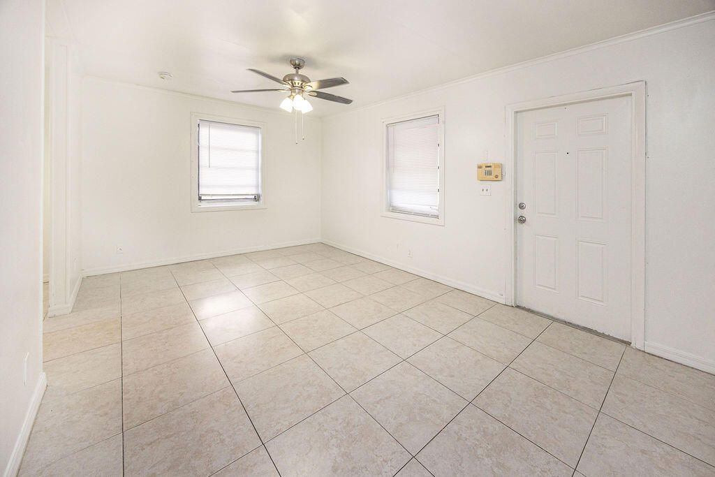 For Rent: $4,700 (4 beds, 2 baths, 1404 Square Feet)