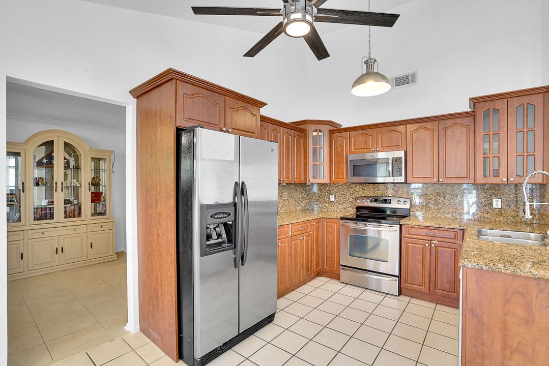 For Sale: $415,000 (2 beds, 2 baths, 1341 Square Feet)