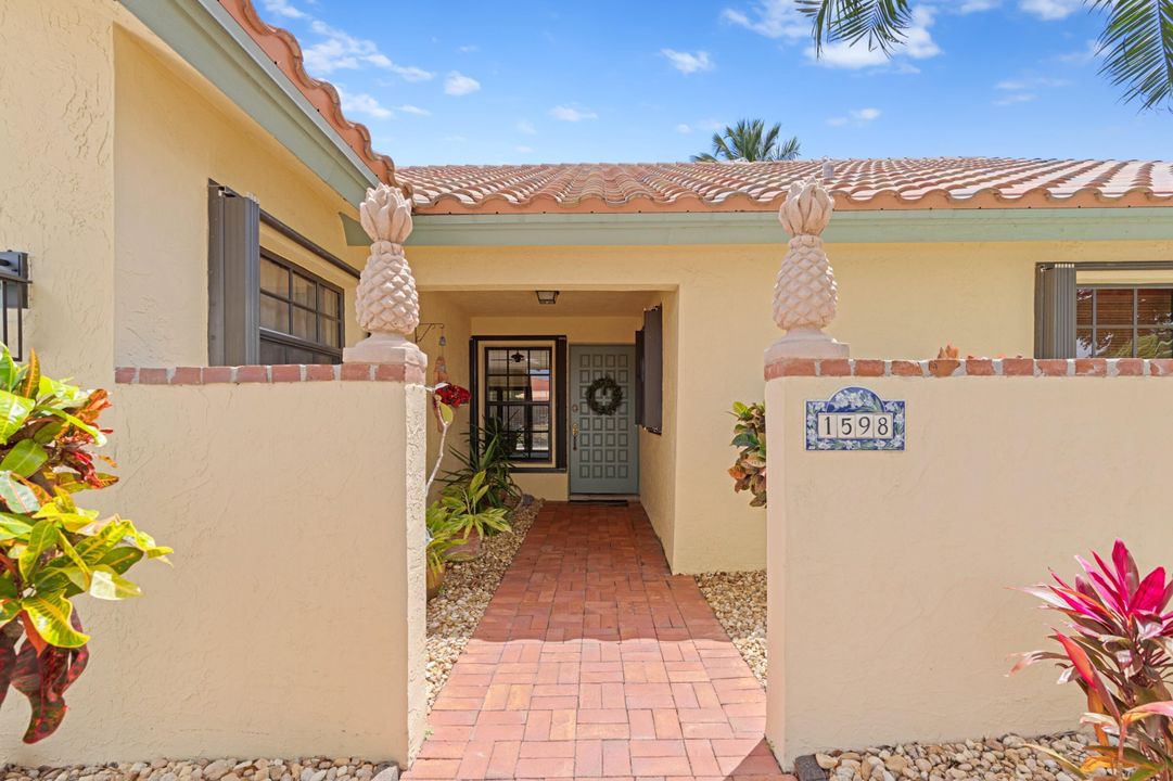 Active With Contract: $800,000 (3 beds, 3 baths, 1883 Square Feet)