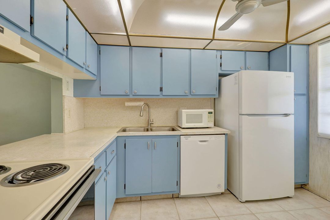 For Sale: $169,900 (2 beds, 2 baths, 850 Square Feet)
