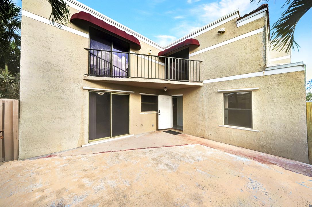 Active With Contract: $325,000 (3 beds, 3 baths, 1326 Square Feet)