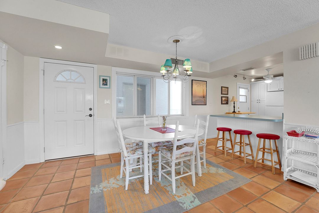 For Sale: $369,900 (2 beds, 2 baths, 1192 Square Feet)