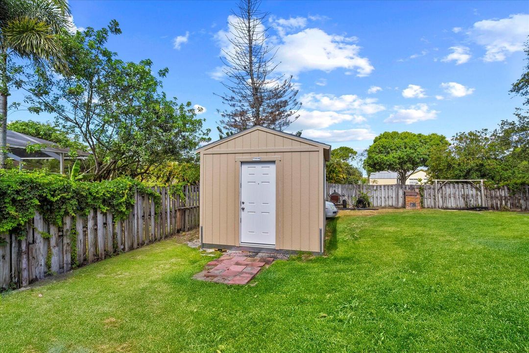 For Sale: $440,000 (3 beds, 2 baths, 1411 Square Feet)
