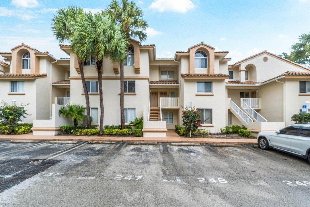 Active With Contract: $180,000 (1 beds, 1 baths, 800 Square Feet)