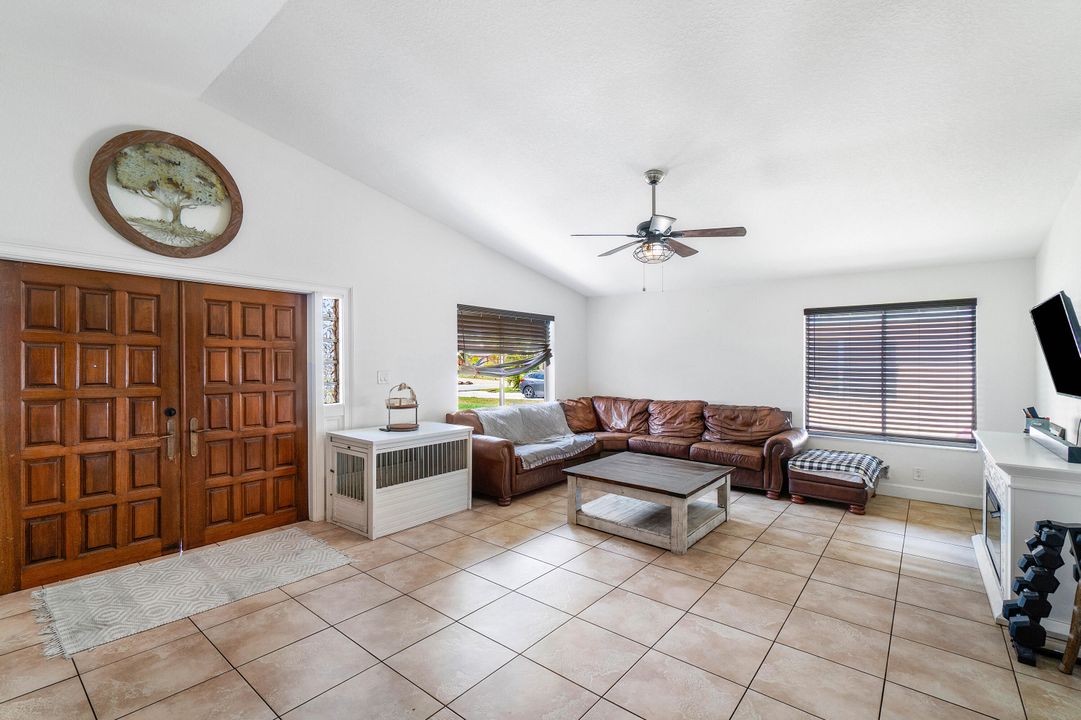 For Sale: $475,000 (3 beds, 2 baths, 1441 Square Feet)