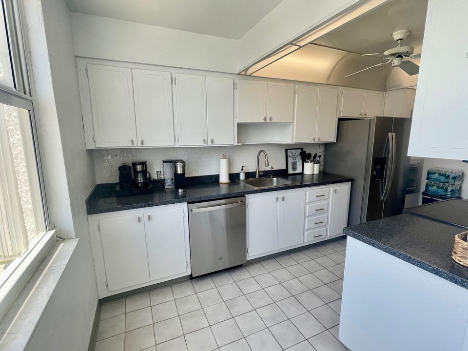 For Rent: $4,500 (2 beds, 2 baths, 1230 Square Feet)