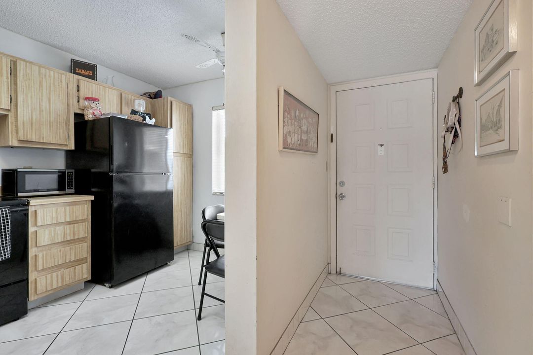 For Sale: $170,000 (2 beds, 2 baths, 990 Square Feet)