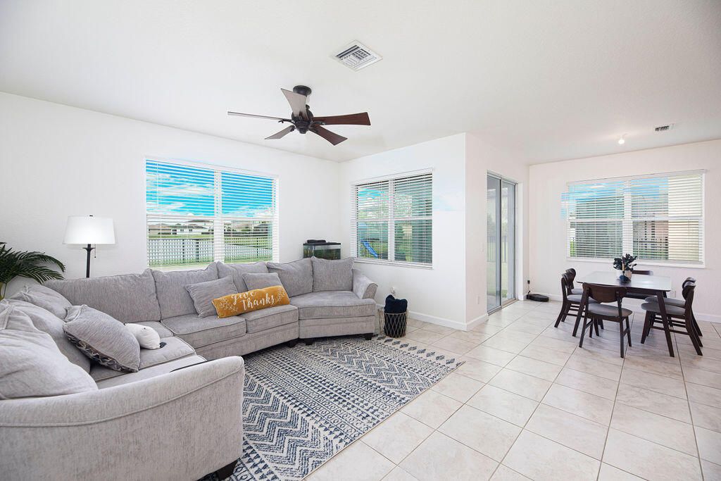 Active With Contract: $3,100 (4 beds, 3 baths, 2589 Square Feet)