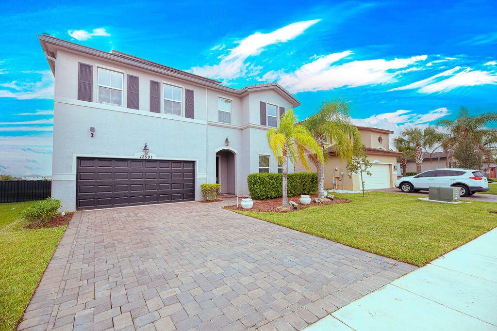 Active With Contract: $3,100 (4 beds, 3 baths, 2589 Square Feet)