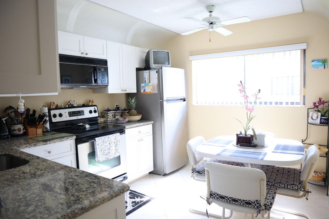 For Sale: $215,000 (2 beds, 2 baths, 1125 Square Feet)