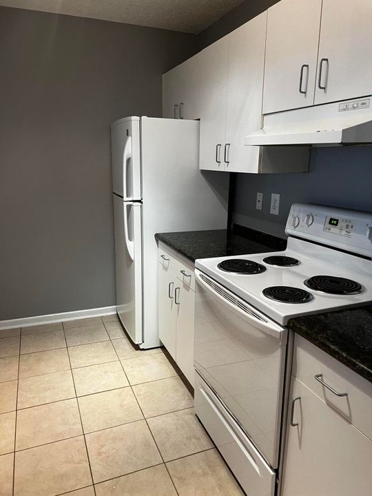 For Rent: $2,000 (2 beds, 1 baths, 905 Square Feet)