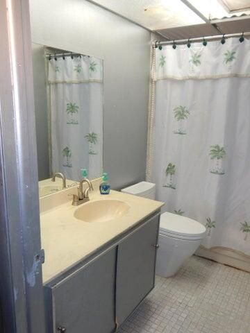 Active With Contract: $259,900 (2 beds, 2 baths, 983 Square Feet)