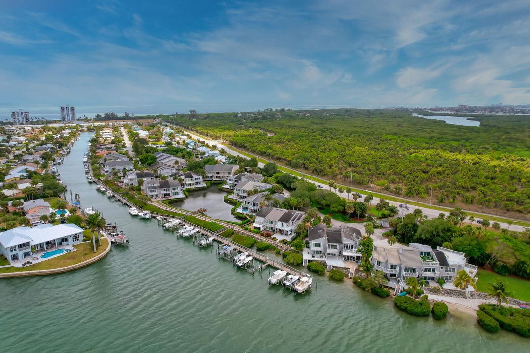 For Sale: $859,900 (3 beds, 2 baths, 1962 Square Feet)